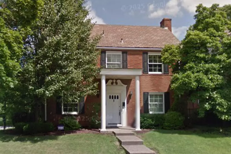 Heroic Firefighters Save Beloved Dog from Pittsburgh House Blaze in Dramatic Rescue