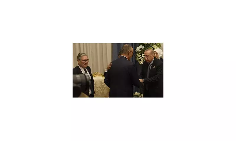 Keir Starmer's Awkward Summit Moment: Labour Leader's Hesitant Applause Goes Viral