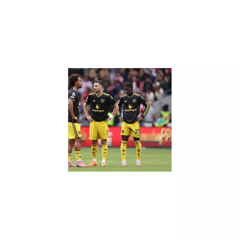 Man Utd Close In on Joshua Zirkzee as First Summer Signing - Agent Spotted at Carrington