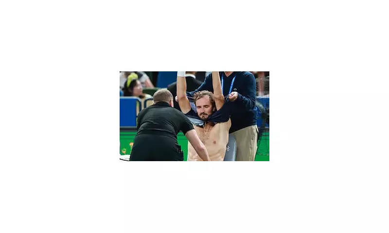 Medvedev's Bizarre Shirt Change: Tennis Star's Extreme Heat Drama at US Open