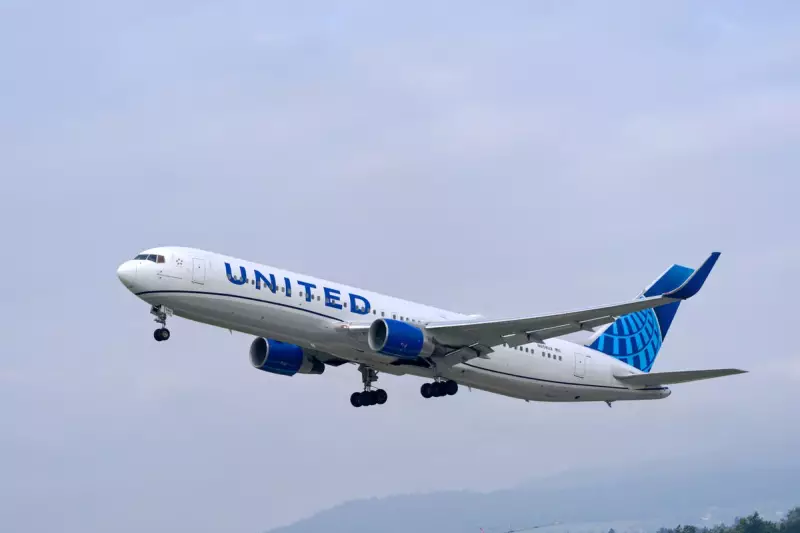 United Airlines Flight Forced to Make Emergency Landing After Mysterious Windshield Crack