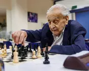 Checkmate at 104: World's Oldest Chess Champion Manuel Álvarez Defies Age