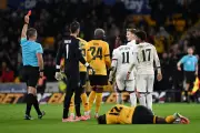 Chelsea's Carabao Cup Dream Shattered as Wolves Triumph Amidst Delap Red Card Drama