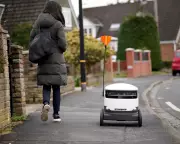 Co-op's Singing Delivery Robots Transform UK Streets with Musical Groceries