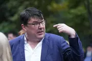 Comedy Writer Graham Linehan Detained at Heathrow in Police Standoff Over Gender Views