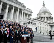 Democrats Sound Alarm as US Government Shutdown Threatens Healthcare Crisis