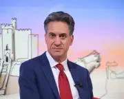 Ed Miliband Confronts Antisemitic Chants at Aston Villa vs Maccabi Tel Aviv Match