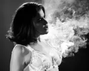 Elouise Eftos: Australia's 'First Attractive Comedian' Is Turning Sexy Stereotypes Into Stand-Up Gold