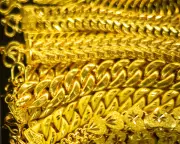 Gold Rush Sparks UK Retail Boom: Sales Hit Three-Year High Amid Economic Uncertainty