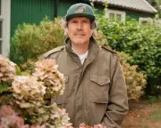 Gruff Rhys Opens Up: Super Furry Animals' Return and Navigating the 'Dim Prob' Era