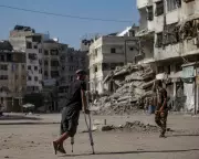 Israel Orders Military Halt in Gaza City Amid Ongoing Strikes: Crisis Update