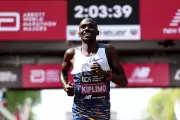 Jacob Kiplimo Shatters Chicago Marathon Record in Spectacular Comeback Victory