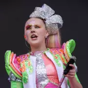 JoJo Siwa Storms Off Stage: Concert Chaos as Singer Confronts Security Over Fan Treatment