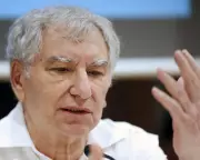 Legendary Filmmaker Ken Jacobs, Pioneer of New York's Underground Cinema, Dies at 92