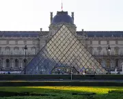 Louvre Lockdown: Paris Reels as Armed Thieves Pull Off Daring Art Heist