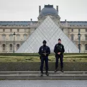 Louvre Museum Heist: International Manhunt Continues for Armed Robbers in Paris Art Theft