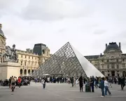 Louvre Reopens After Daring Multi-Million Euro Jewellery Heist - Security Under Scrutiny