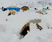 Miracle on Everest: How Four Hikers Survived Against All Odds in Icy Peril
