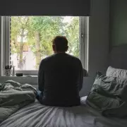 Neurologist's Bedtime Warning: This Common Habit Could Be Damaging Your Brain Health