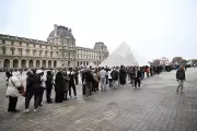 Paris on High Alert: Louvre Museum Evacuated Amidst Bomb Threat Security Scare