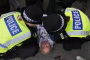 Police Apologise After Handcuffing Wrong Woman in Trafalgar Square Identity Mix-Up
