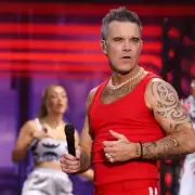 Robbie Williams Issues Apology After Controversial On-Stage Comments Spark Fan Backlash