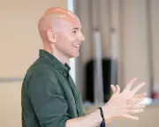 RSC Sounds Alarm: Pandemic-Trained Actors Lack Vocal Power and Range