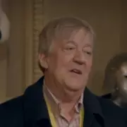 Stephen Fry's QI Co-Star Tragically Dies After Short Illness - Fans Devastated