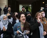 US Deportation Fears: How Campus Protests Put Foreign Students at Risk Under Trump's AI Crackdown