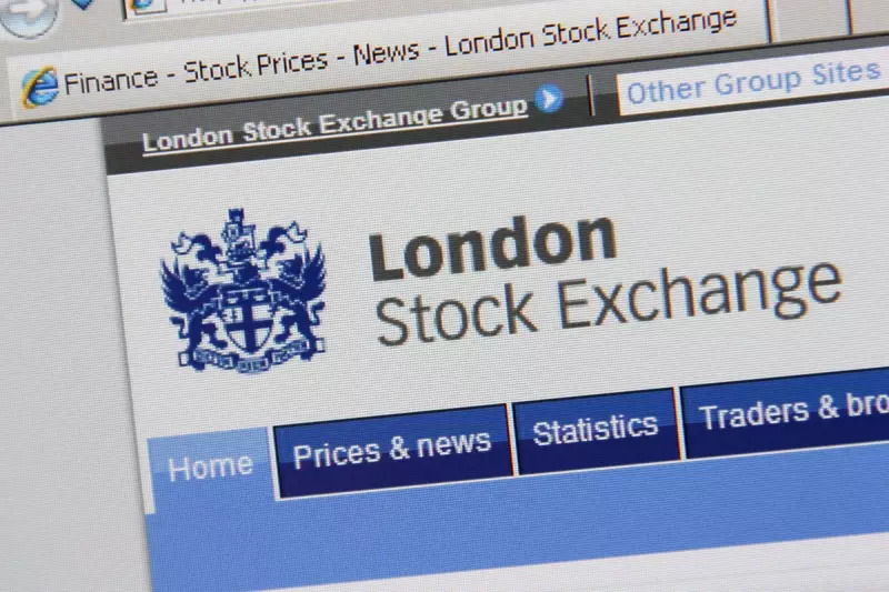 FTSE 100 Slumps 0.6% as Rightmove and IAG Plummet 12%