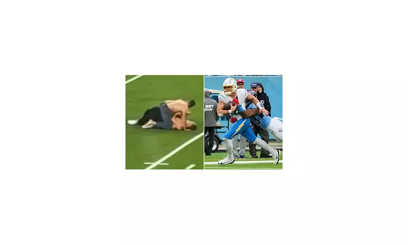 Pitch Invaders Go Wild: Three Semi-Naked Men Cause Chaos in Bizarre NFL Field Wrestling Match