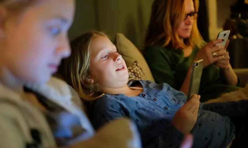 Social Media Ban for Under-16s: Expert Guide for UK Parents