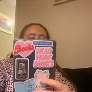 15 Bookish Christmas Gift Ideas Under £100 for UK Readers