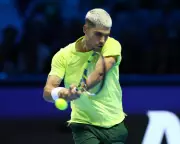 Alcaraz Battles Past de Minaur in Thrilling ATP Finals Opener