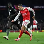 Arsenal's Trossard Forced Off With Injury vs Bayern Munich