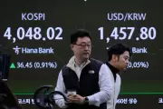 Asian Markets Slip as US Stumble and Japan's Contraction Weigh