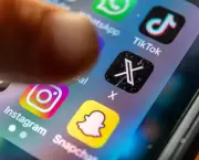 Australian Teens Challenge Social Media Ban in High Court