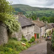 Castleton: Peak District's Gem With Cosy Pubs, Tearooms & Mam Tor Views