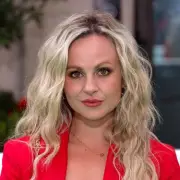 Coronation Street Star Tina O'Brien Announces Father's Death in Heartbreaking Tribute