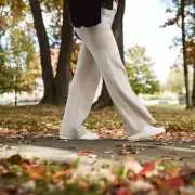 Deborah Meaden's 3 Reasons to Keep Autumn Leaves in Your Garden