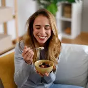 Doctor Reveals 7 Science-Backed Ways to Curb Winter Appetite