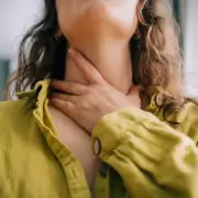 Doctor's 15-Second Salt Water Trick to Soothe Your Sore Throat