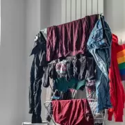 Dry Laundry in One Minute With This Simple 'Burrito' Method