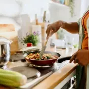 Food Storage Expert Reveals 5 'Small Changes' for Safer Meal Prep