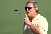 Golf Champion Fuzzy Zoeller Dies at 74, Remembered for Majors and Controversy