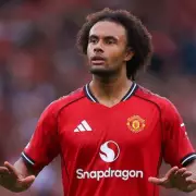 Man Utd's Zirkzee Told Roma Move is 'Ideal' as Premier League Rivals Circle