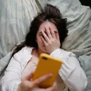 Neuroscientist's Cold Forehead Trick Claims to Beat Insomnia