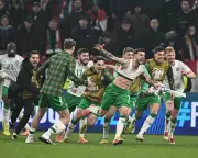 Parrott's 95th-Minute Winner Sends Ireland to World Cup Play-Off
