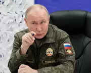 Putin Backs Trump's Ukraine Peace Plan as Zelenskyy Warns of 'Capitulation'