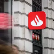 Santander offers £200 cash bonus for switching current accounts